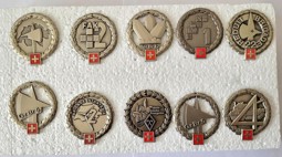 Bild von Kleine Sammlung von 10 verschiedenen Béretemblemen der Schweizer Armee